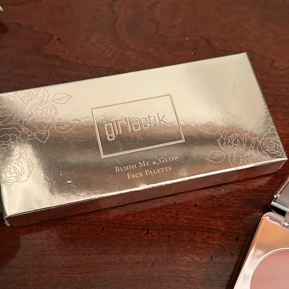 GIRLACTIK Blush Me & Glow Face Palette in Blush Me LIGHT Blush Bronzer Highlight